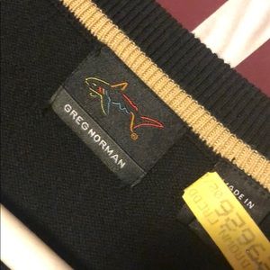 Greg Norman black light weight sweater